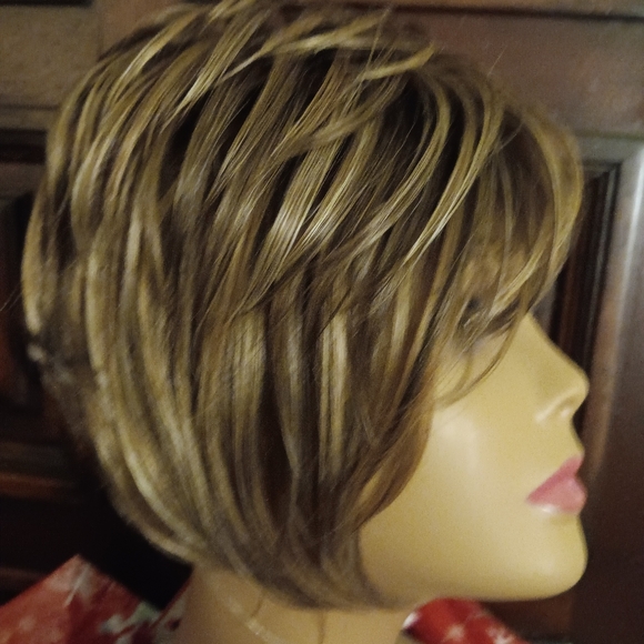MyBelle Alexa Wig in Beeline Short Assymentrical Bob New with tags - Picture 6 of 7